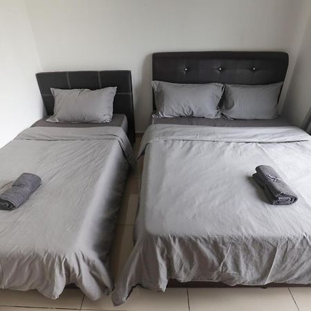 Cozy 3-Bedroom Condo With Pool - Seri Kembangan Exteriér fotografie