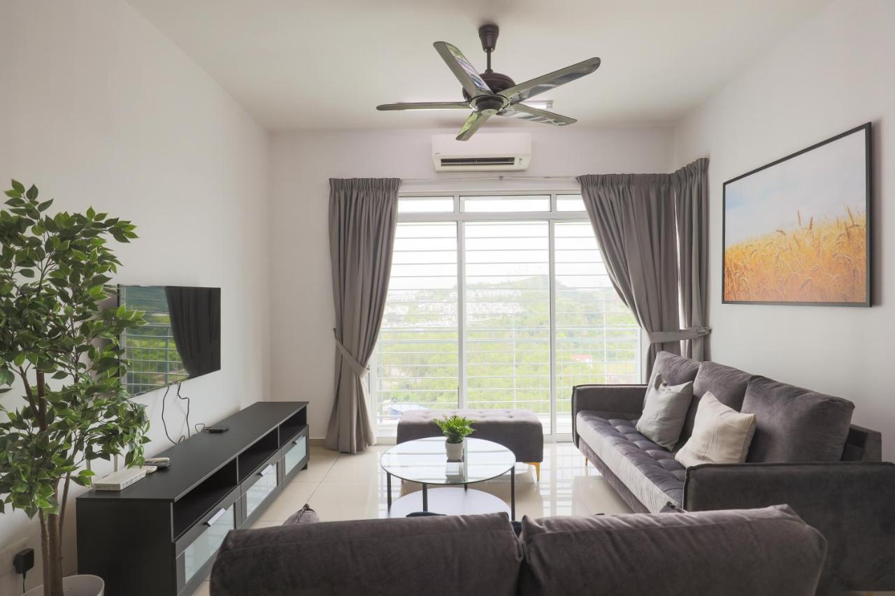Cozy 3-Bedroom Condo With Pool - Seri Kembangan Exteriér fotografie