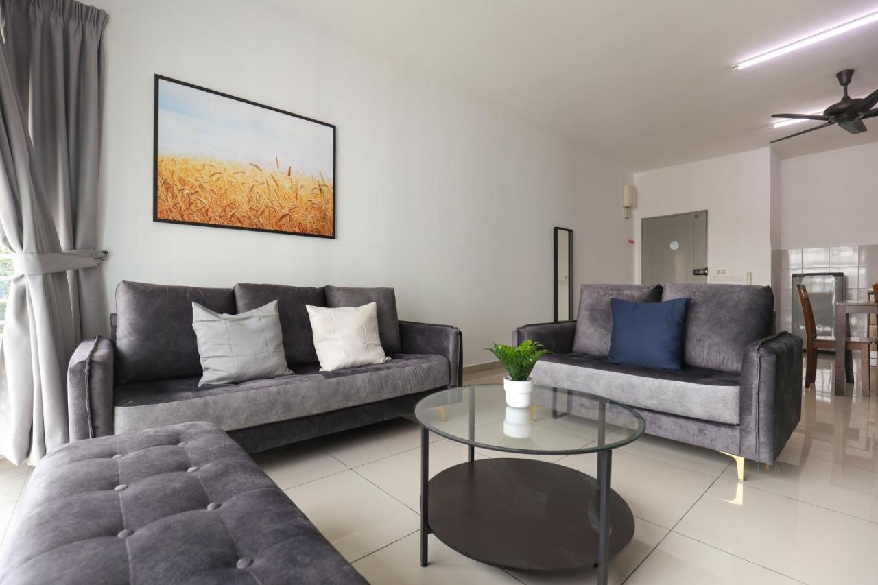 Cozy 3-Bedroom Condo With Pool - Seri Kembangan Exteriér fotografie