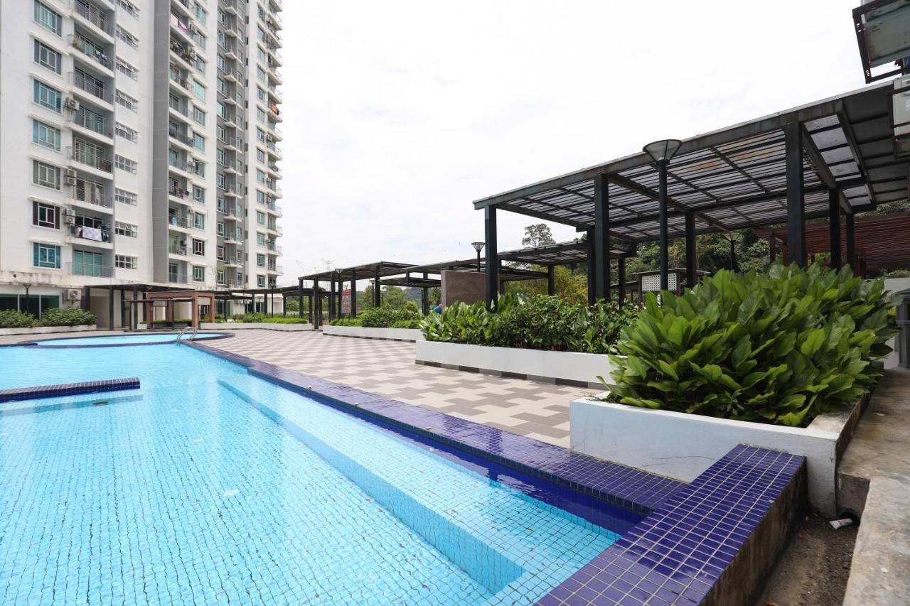 Cozy 3-Bedroom Condo With Pool - Seri Kembangan Exteriér fotografie