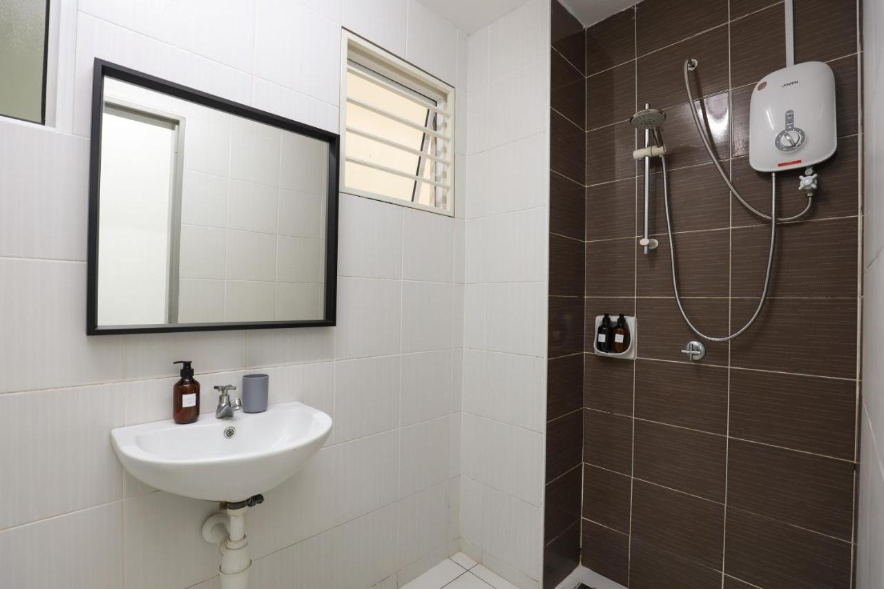 Cozy 3-Bedroom Condo With Pool - Seri Kembangan Exteriér fotografie